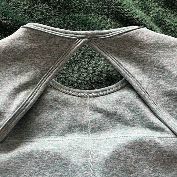 Hannah Pearson Twist Back Crop Top - Picture 10 of 11